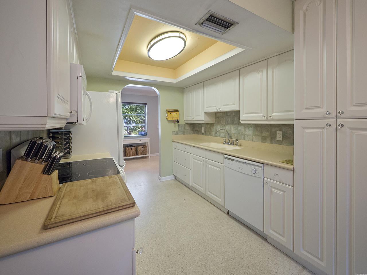 527 Dover Road Tequesta, FL 33469 - Photo 7 of 16 Kitchen