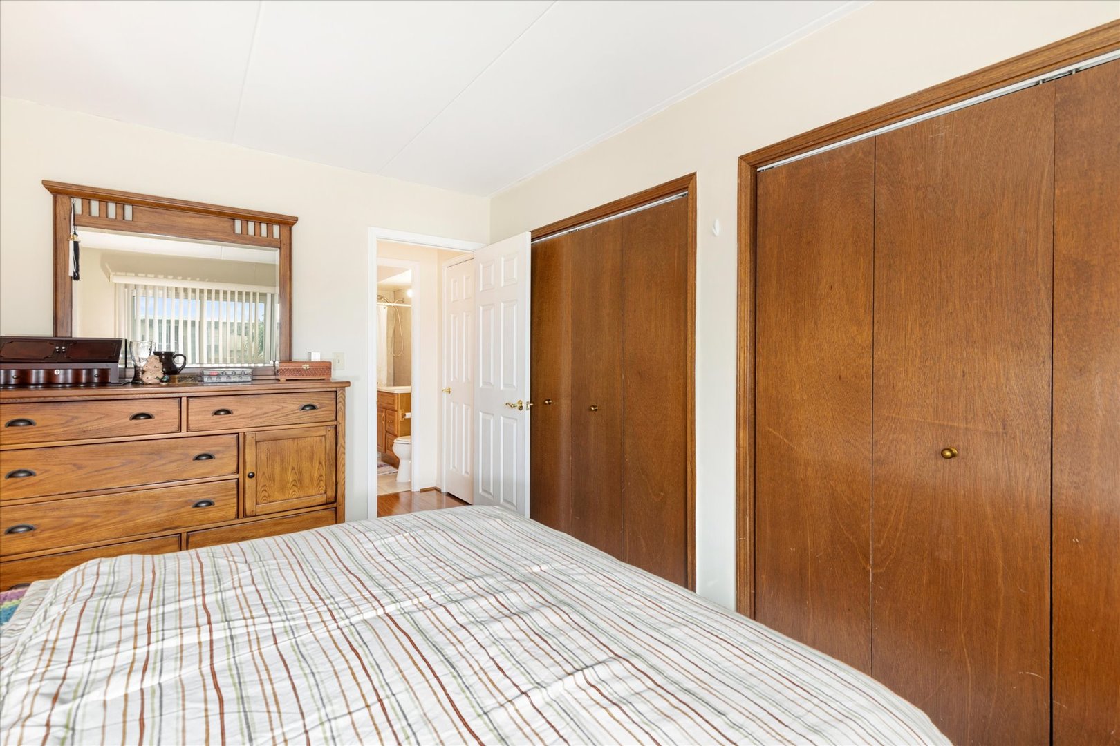 300 Circle Avenue, Unit 5H Forest Park, IL 60130 - Photo 14 of 21 a bedroom with a bed and a mirror