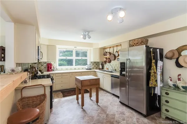 $4,500 | 54 Jacobs Lane, Guilford, CT 06437