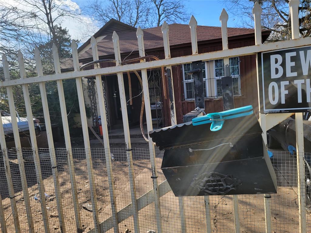 a view of house with a outdoor space