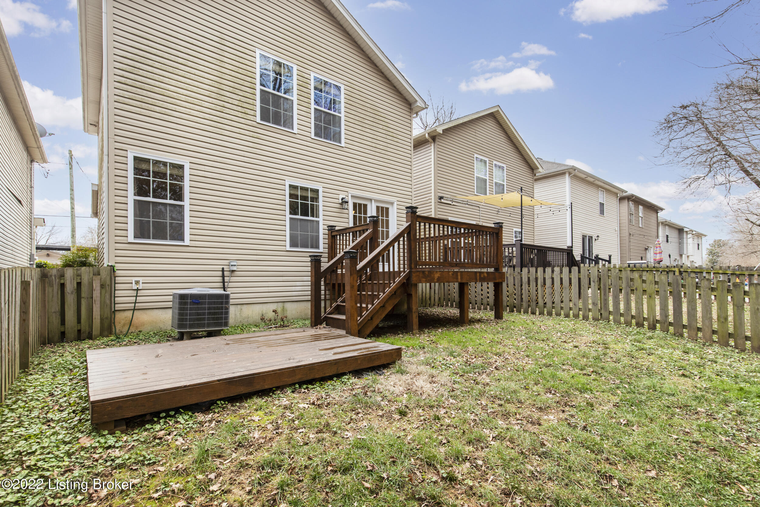 8909 Riley Avenue Lyndon, KY 40242 - Photo 31 of 34 31-rear