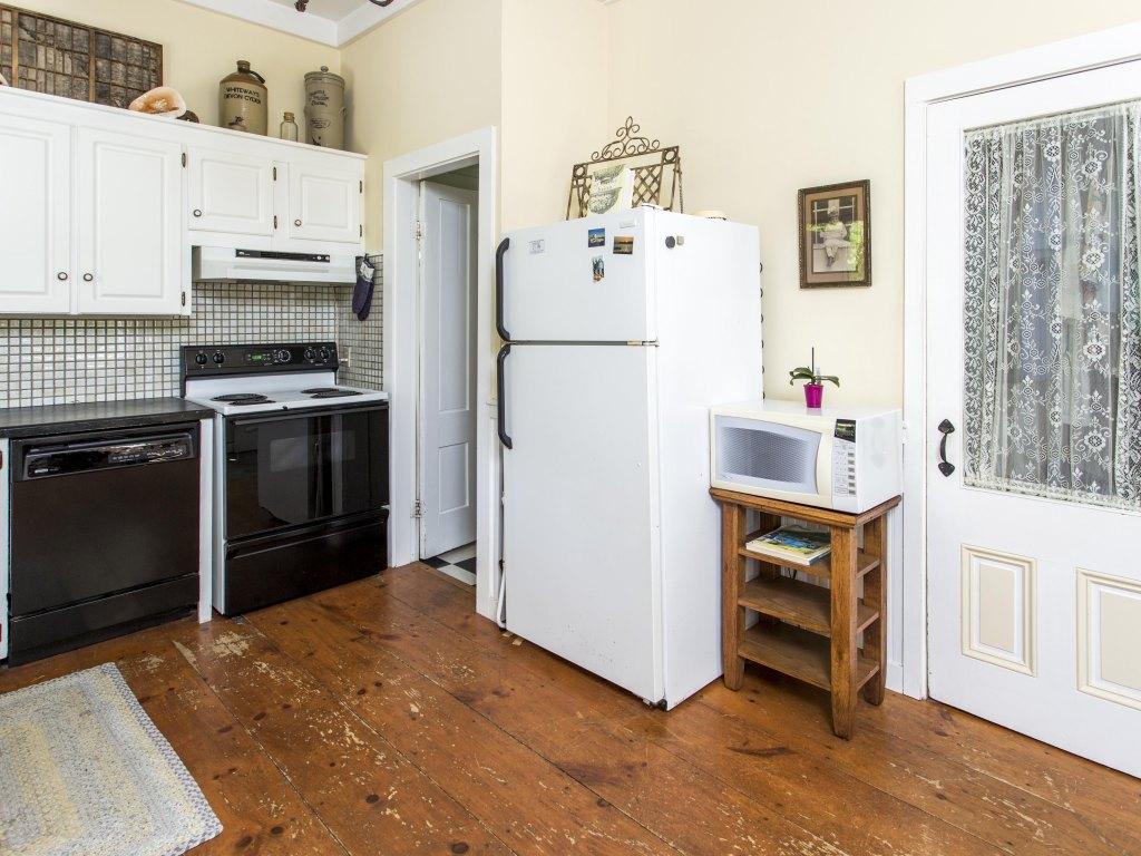 25 School Street Boothbay, ME 04544 - Photo 6 of 37 Kitchen