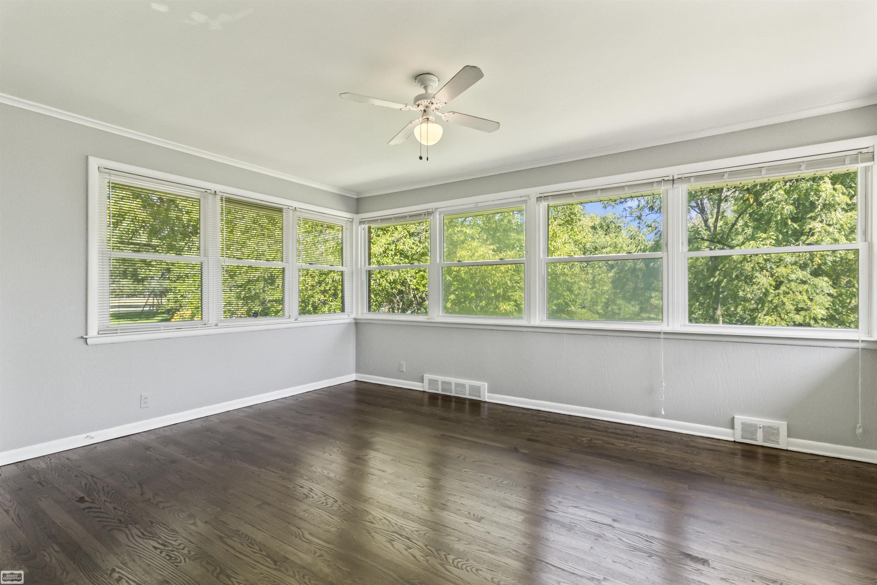 42910 Utica Road Sterling Heights, MI 48314 - Photo 13 of 32 50176117-6B6540A9-64B7-46EC-BC86-2D5805D55ADE.JPG