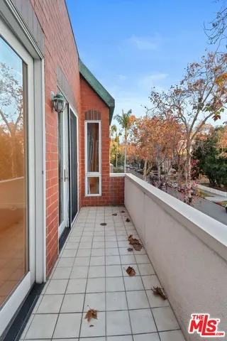 $5,425 | 121 North Almont Drive, Unit 302, Beverly Hills, CA 90211