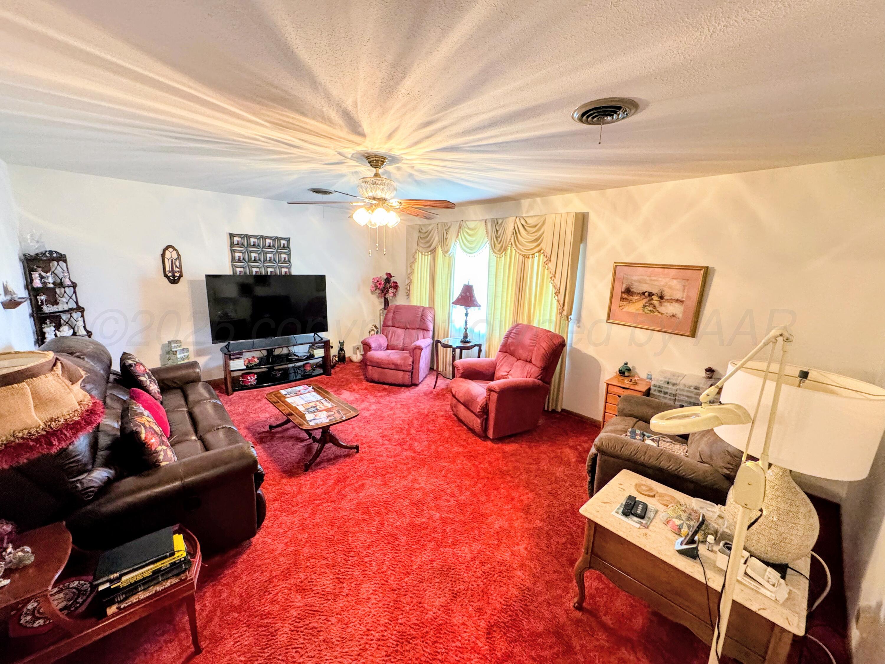 420 South Roland Street Spearman, TX 79081 - Photo 3 of 26 420 S Roland living room