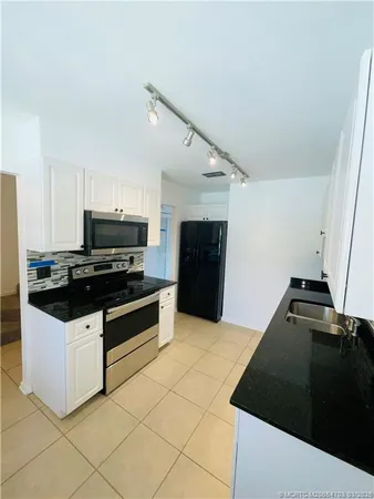 $2,000 | 316 Hernando Street, Unit B, Fort Pierce, FL 34949