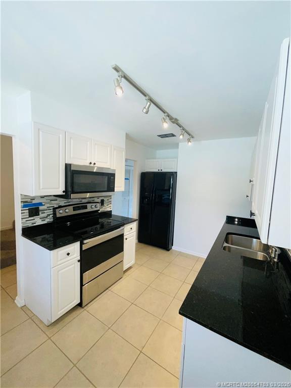 316 Hernando Street, Unit B Fort Pierce, FL 34949 - Photo 5 of 13