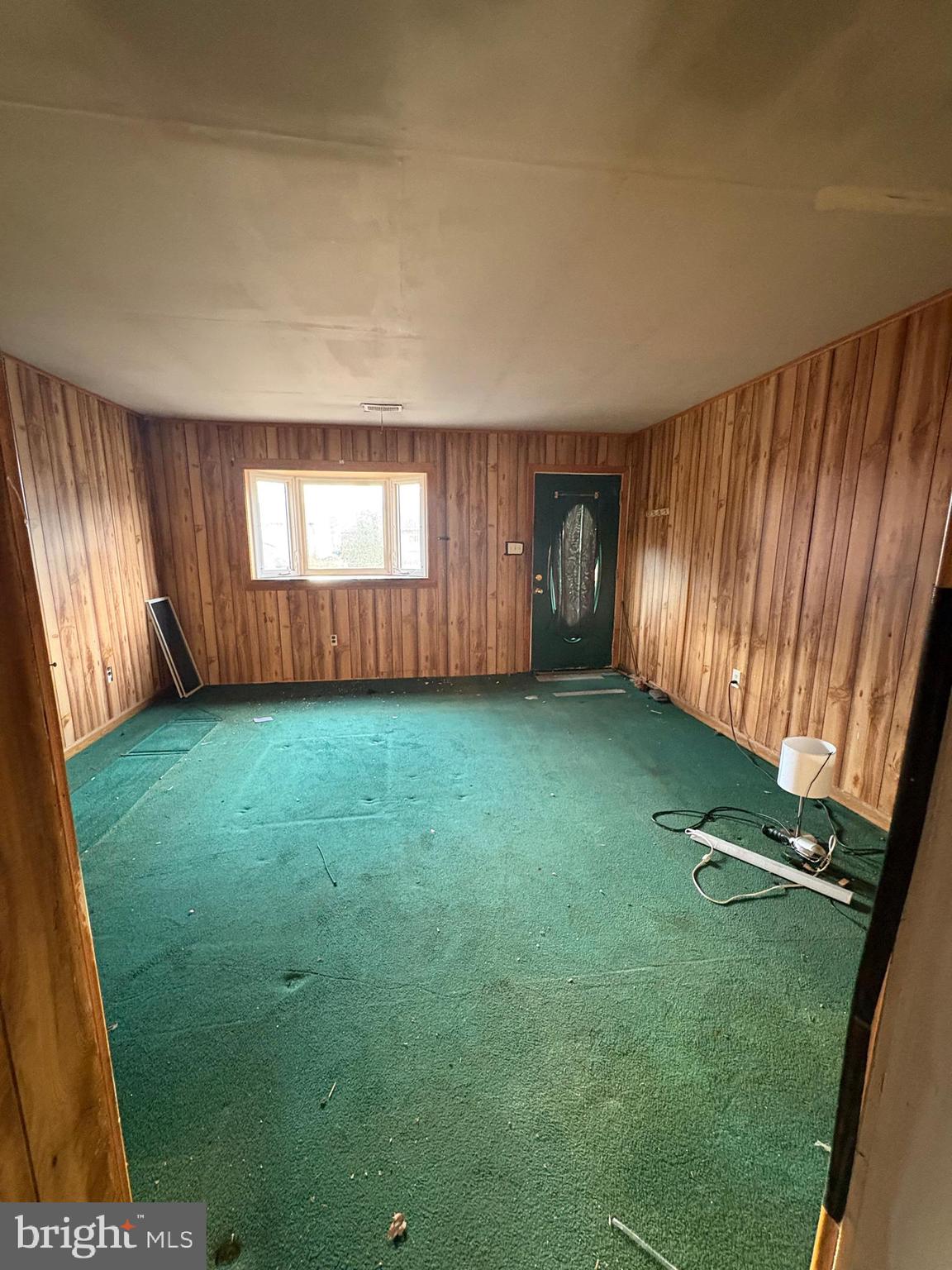 7 Poe Way Newark, DE 19702 - Photo 4 of 10 an empty room with windows