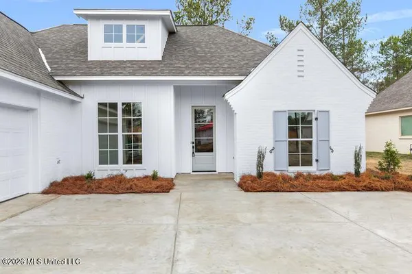 $389,900 | 118 Lake Crest Drive, Madison, MS 39110