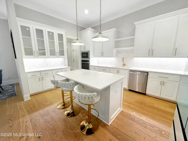 $389,900 | 118 Lake Crest Drive, Madison, MS 39110
