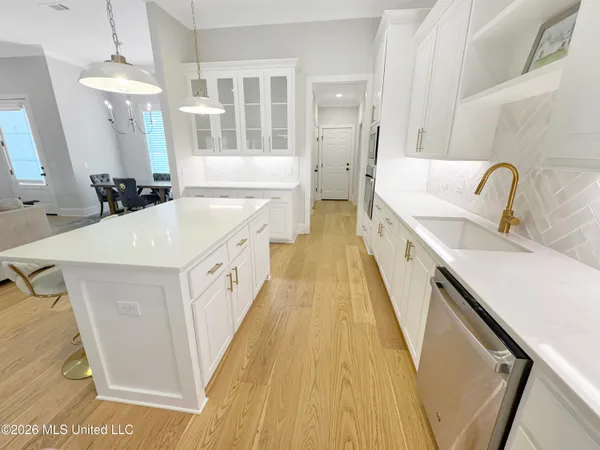 $389,900 | 118 Lake Crest Drive, Madison, MS 39110