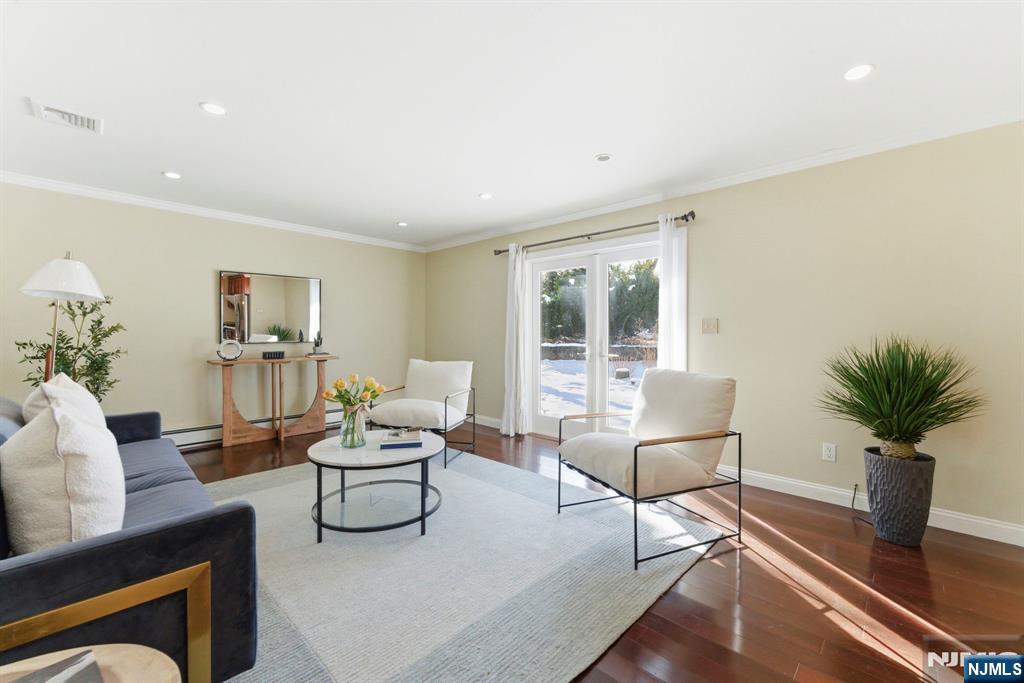 3 Rutgers Court Roseland, NJ 07068 - Photo 5 of 29 a living room with furniture