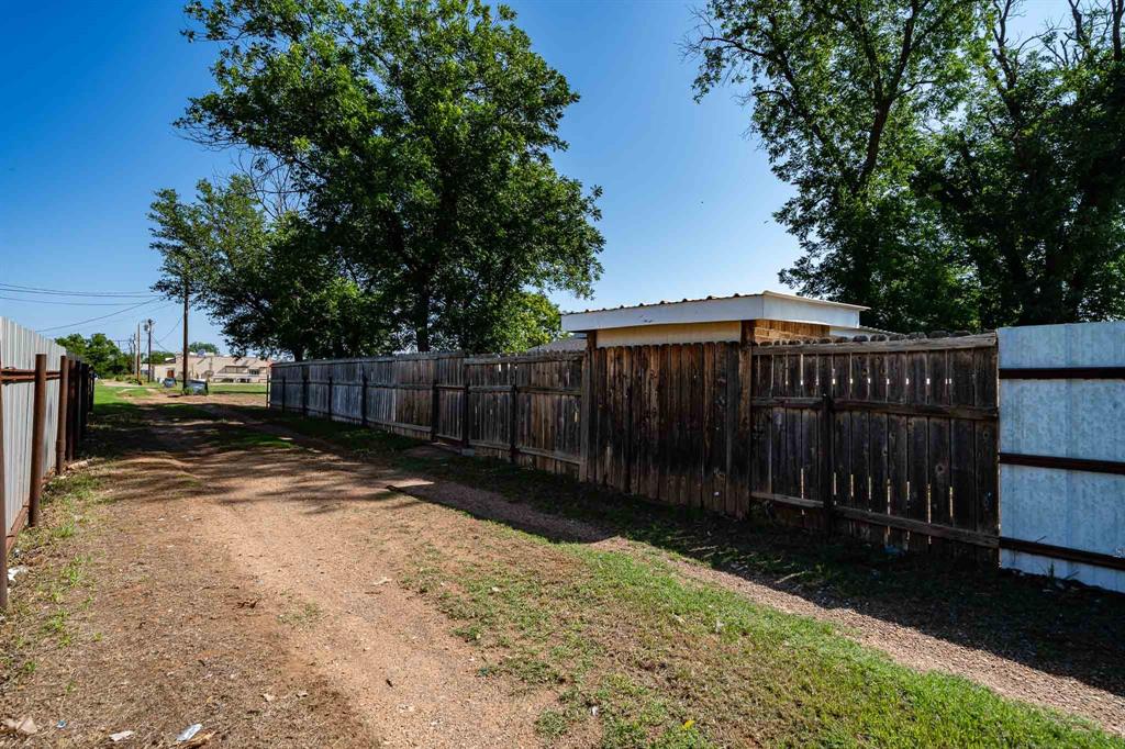 605 North Cleveland Avenue Rotan, TX 79546 - Photo 17 of 18