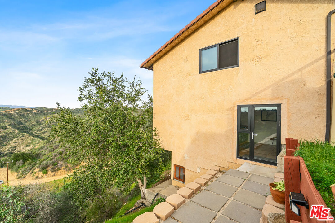 1432 Penny Road, Unit A Topanga, CA 90290 - Photo 3 of 27