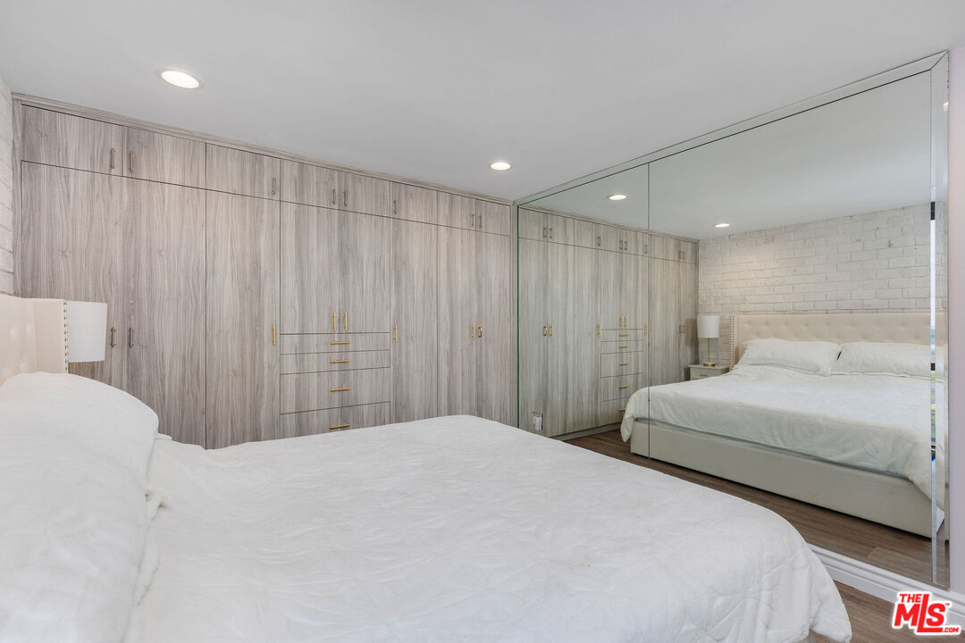 6 Voyage Street, Unit 101 Marina del Rey, CA 90292 - Photo 17 of 39