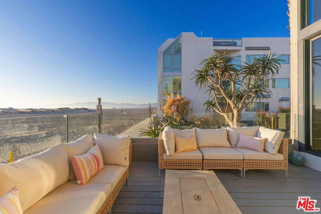 6 Voyage Street, Unit 101 Marina del Rey, CA 90292 - Photo 23 of 39