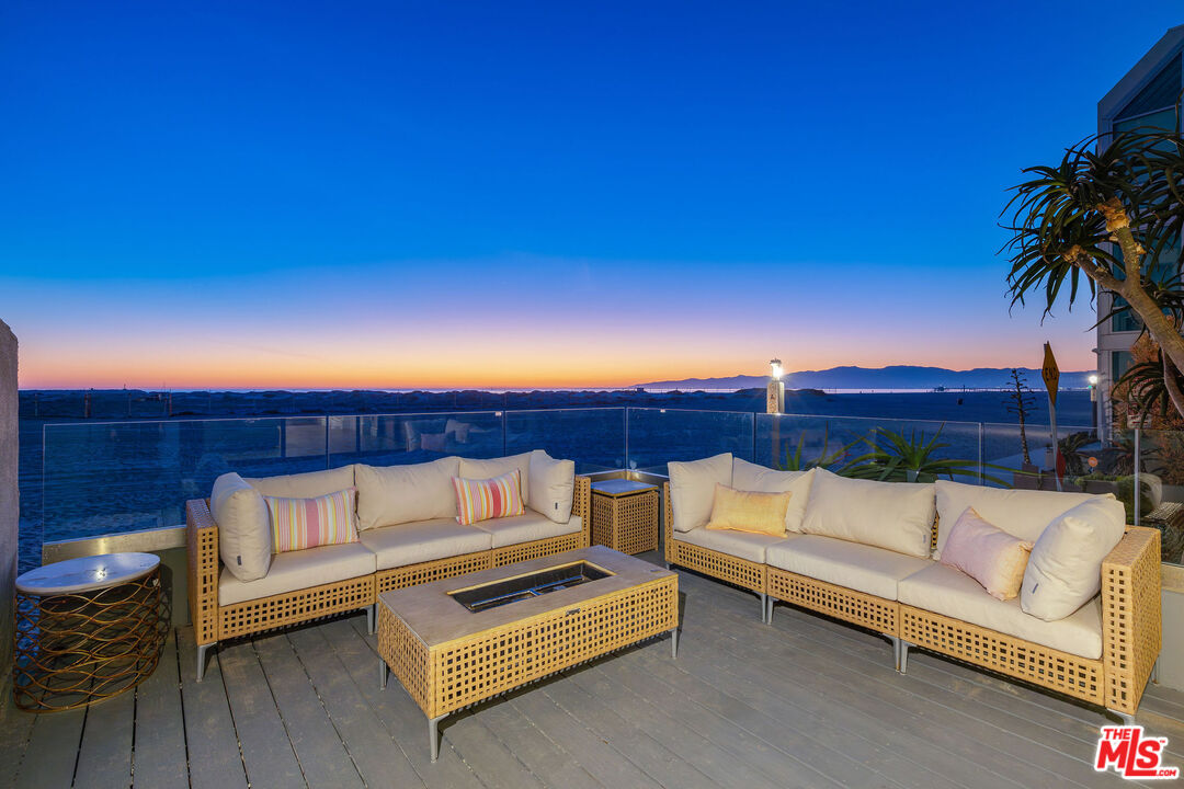 6 Voyage Street, Unit 101 Marina del Rey, CA 90292 - Photo 32 of 39