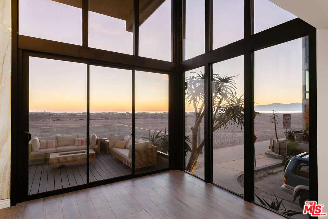 6 Voyage Street, Unit 101 Marina del Rey, CA 90292 - Photo 4 of 39