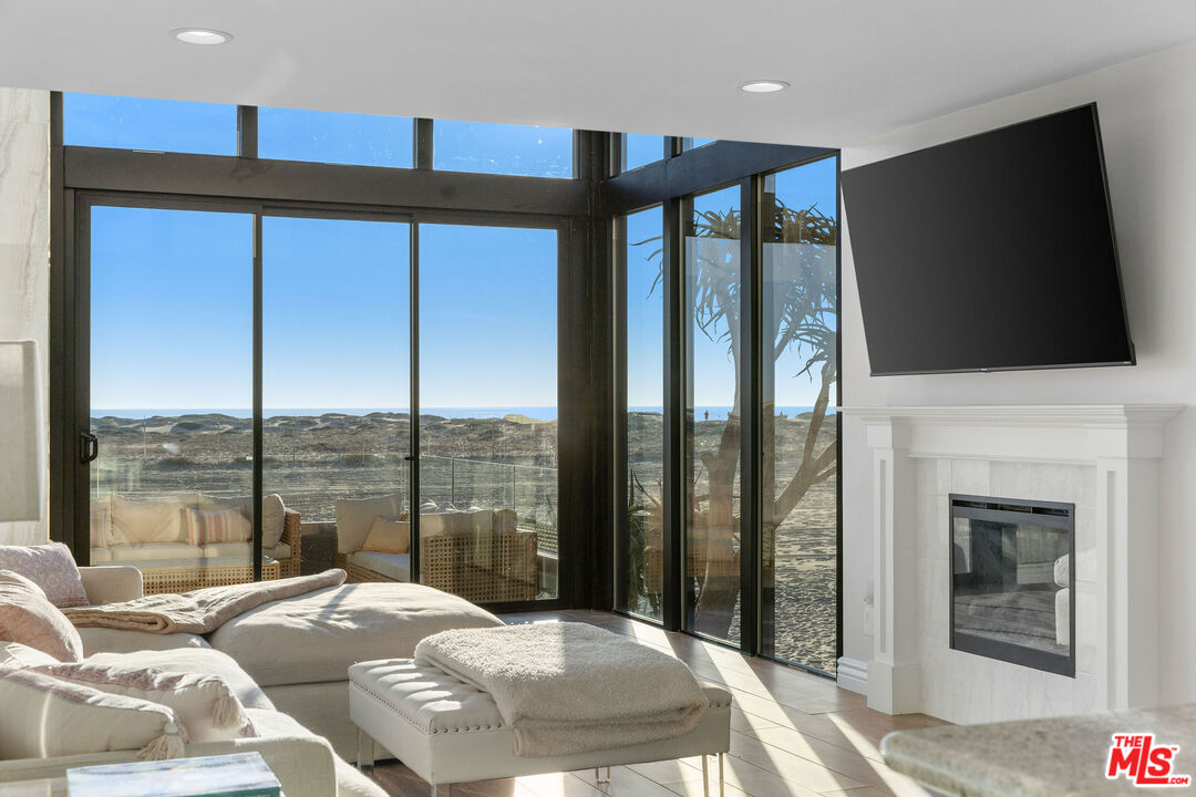 6 Voyage Street, Unit 101 Marina del Rey, CA 90292 - Photo 5 of 39