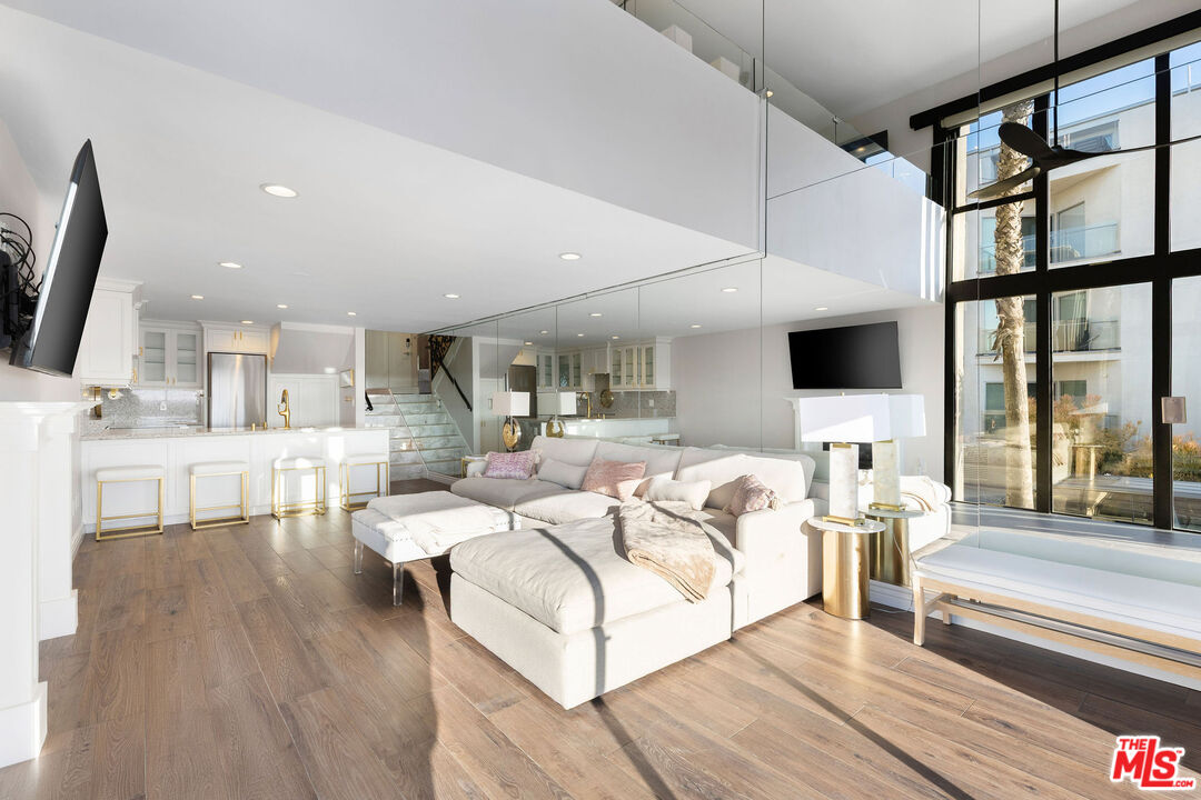 6 Voyage Street, Unit 101 Marina del Rey, CA 90292 - Photo 6 of 39