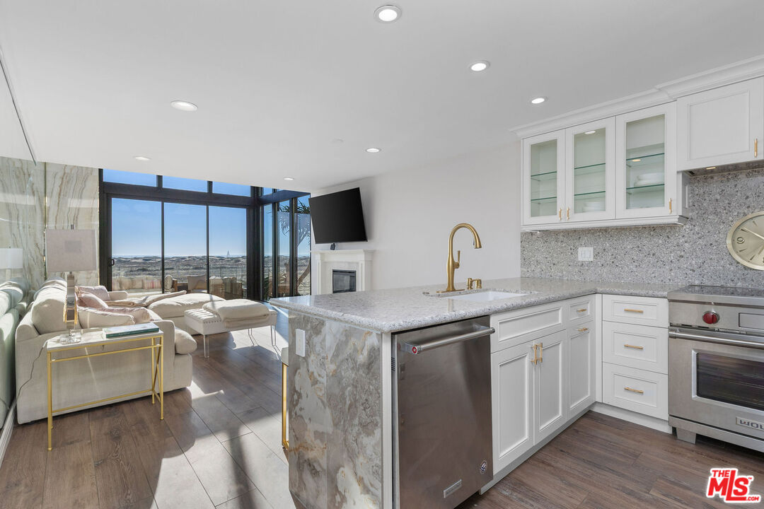 6 Voyage Street, Unit 101 Marina del Rey, CA 90292 - Photo 10 of 39