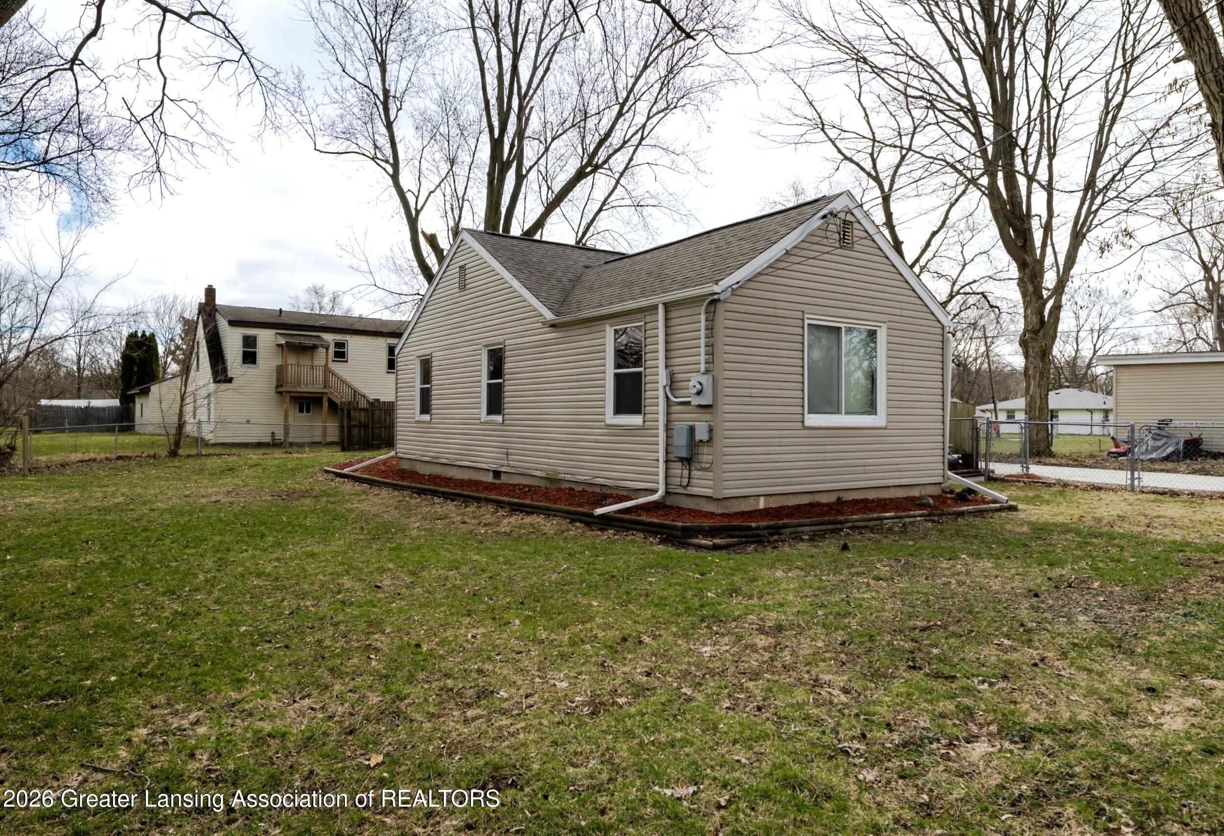 5017 Ingham Street Lansing, MI 48911 - Photo 17 of 33 5.1
