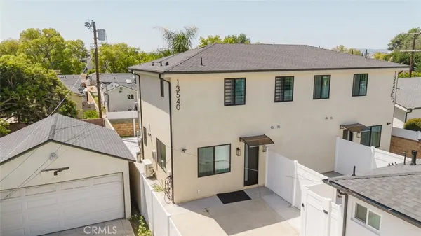 $3,900 | 13540 Hamlin Street, Van Nuys, CA 91401