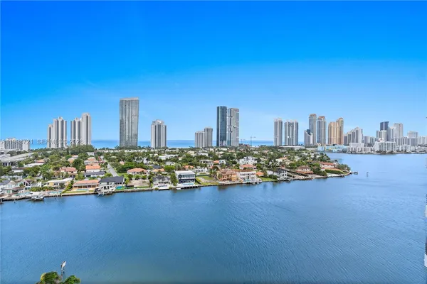 $5,000 | 19101 Northeast 36th Court, Unit 1811, Aventura, FL 33180
