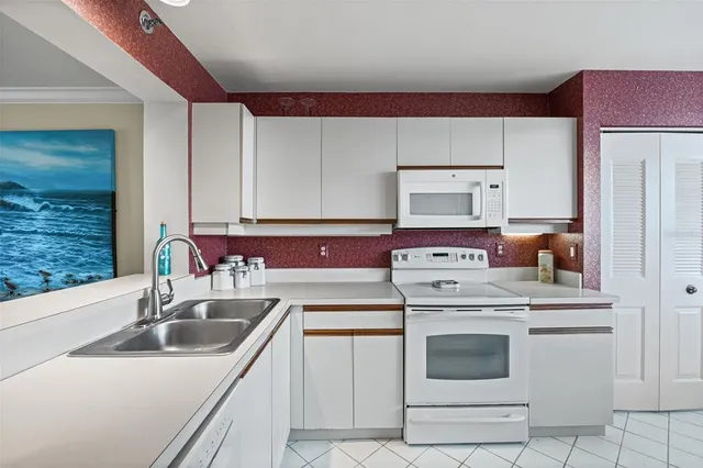 $1,900 | 4550 Pinebrook Circle, Unit 303, Bradenton, FL 34209