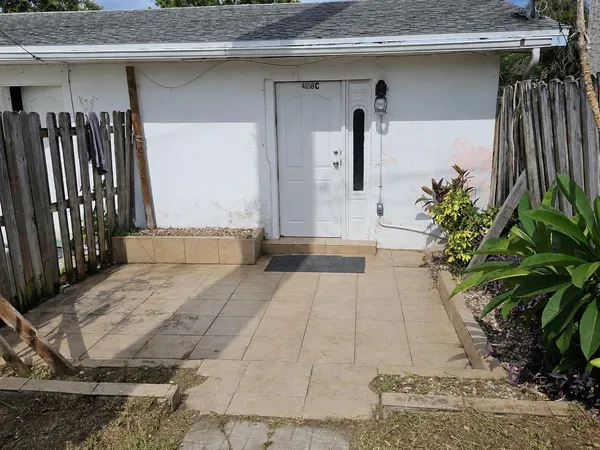 $1,100 | 4058 North US Highway 1, Unit C, Fort Pierce, FL 34946
