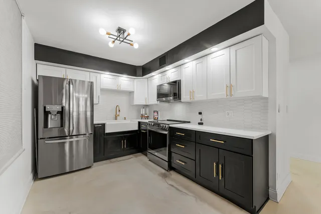 $250,000 | 201 East Chestnut Street, Unit 11E, Chicago, IL 60611