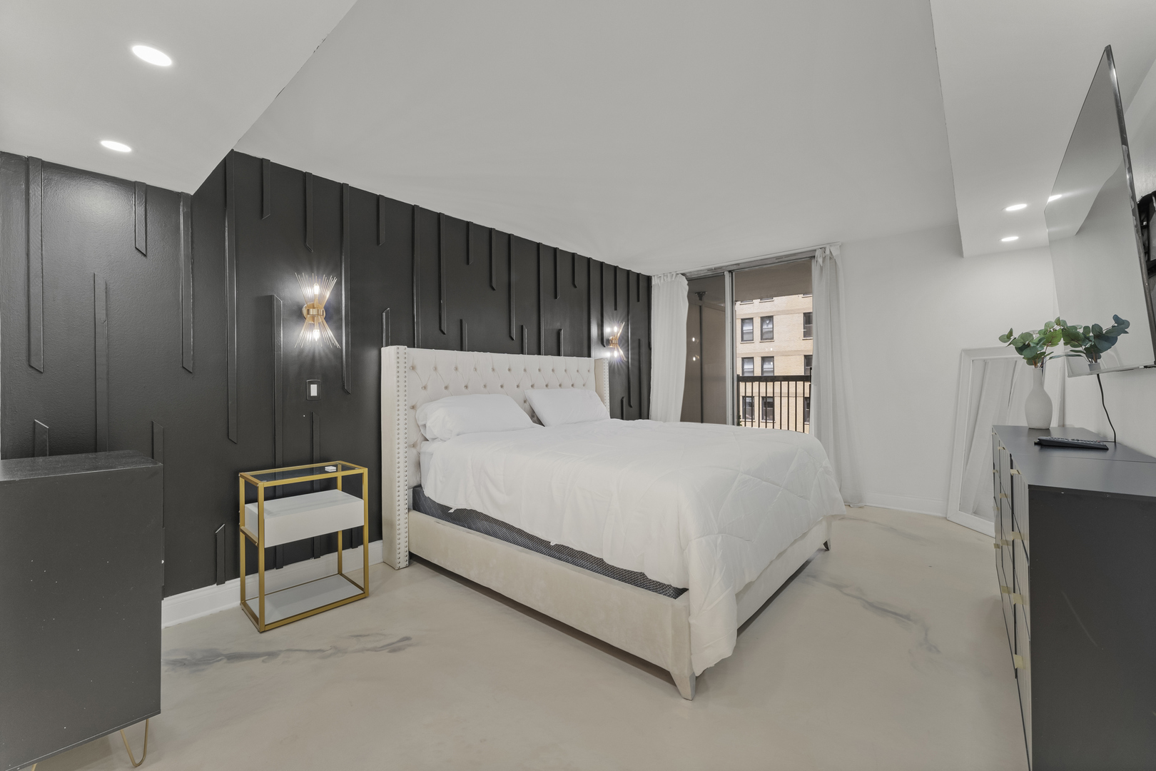 201 East Chestnut Street, Unit 11E Chicago, IL 60611 - Photo 16 of 43