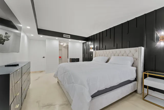 $250,000 | 201 East Chestnut Street, Unit 11E, Chicago, IL 60611