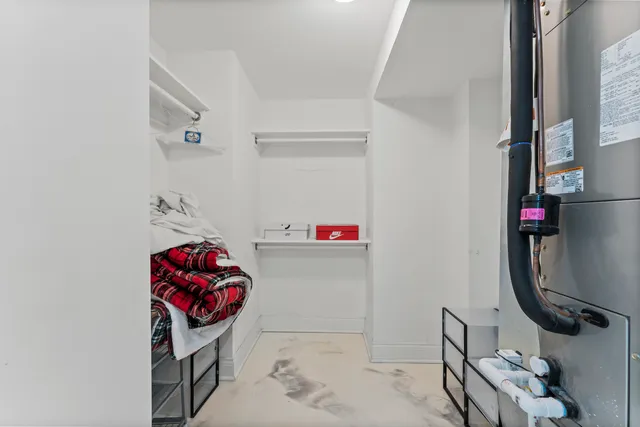 $250,000 | 201 East Chestnut Street, Unit 11E, Chicago, IL 60611