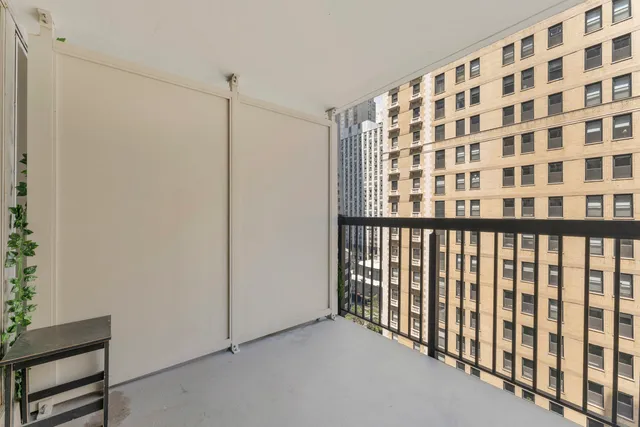 $250,000 | 201 East Chestnut Street, Unit 11E, Chicago, IL 60611