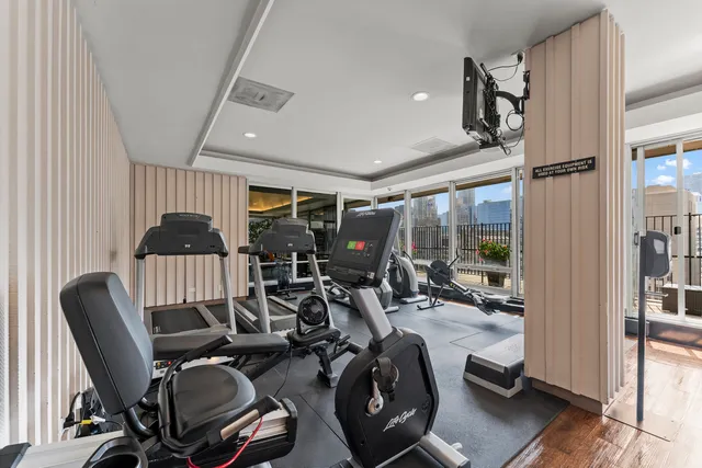 $250,000 | 201 East Chestnut Street, Unit 11E, Chicago, IL 60611