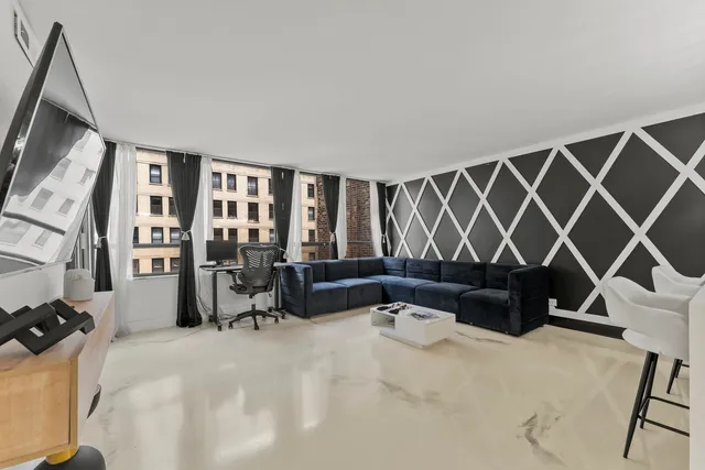 $250,000 | 201 East Chestnut Street, Unit 11E, Chicago, IL 60611