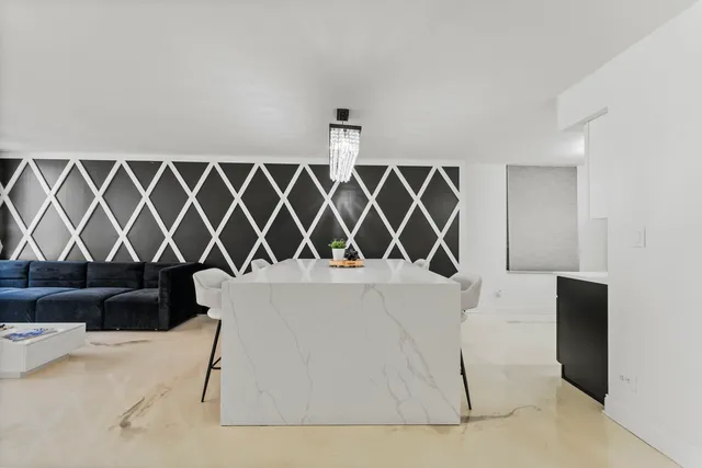 $250,000 | 201 East Chestnut Street, Unit 11E, Chicago, IL 60611