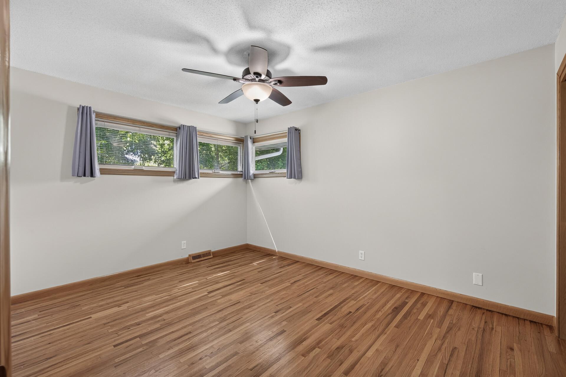 5302 Holiday Road Minnetonka, MN 55345 - Photo 18 of 30