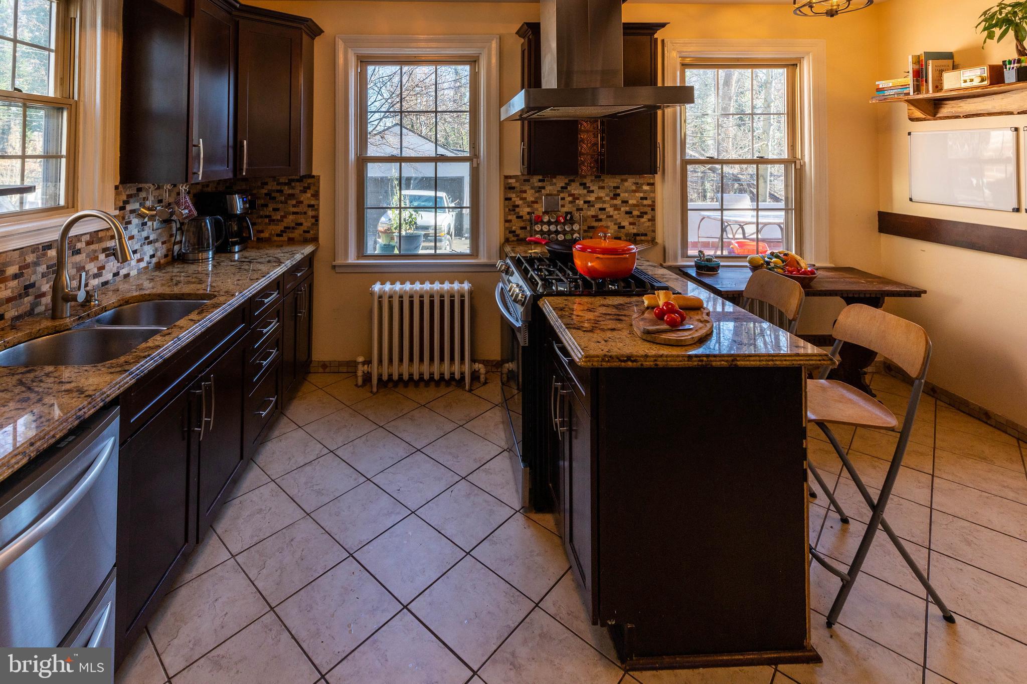 513 Nottingham Road Baltimore, MD 21229 - Photo 3 of 21 Gallery Image 3