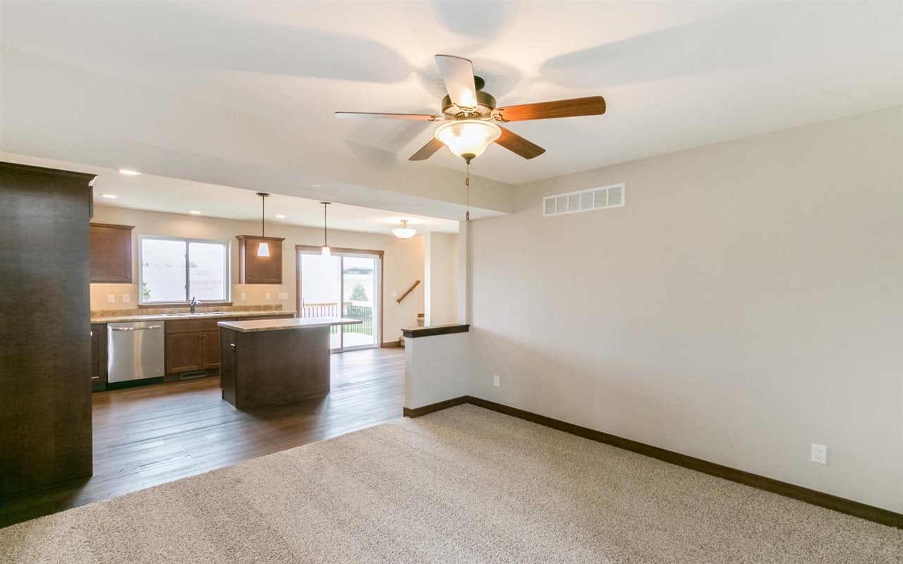 400 Ridge View Court Fairfax, IA 52228 - Photo 3 of 26 Gallery Image 3