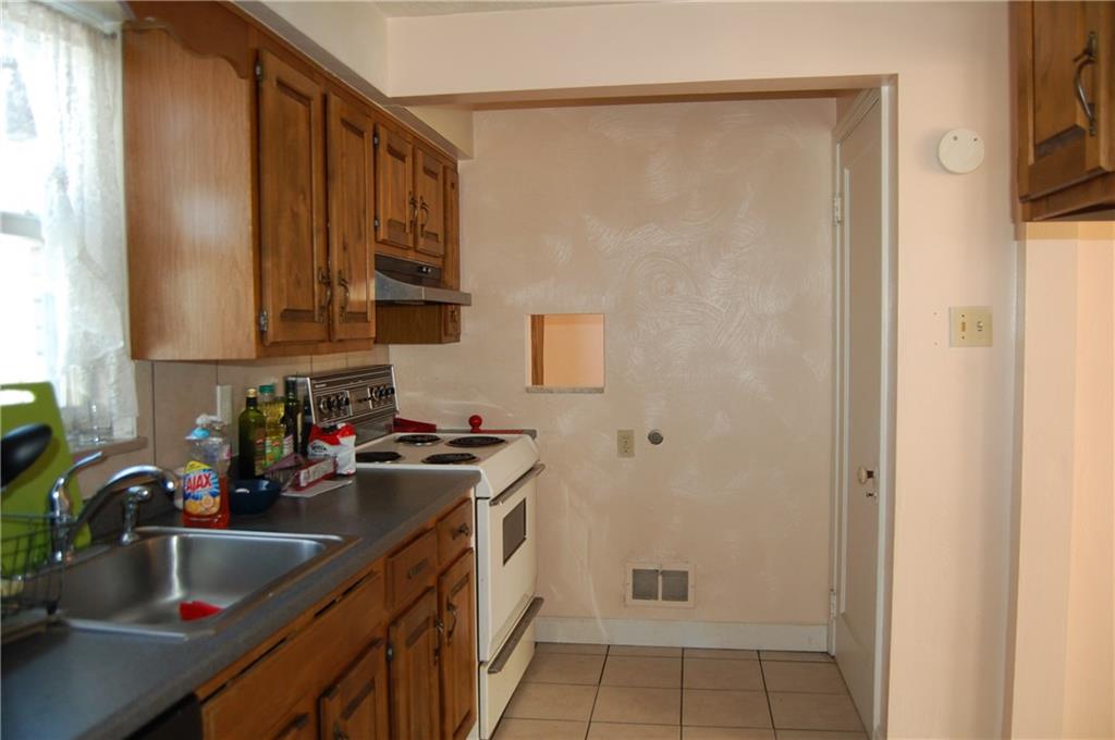 627 Cascade Road Pittsburgh, PA 15221 - Photo 11 of 25 Kitchen