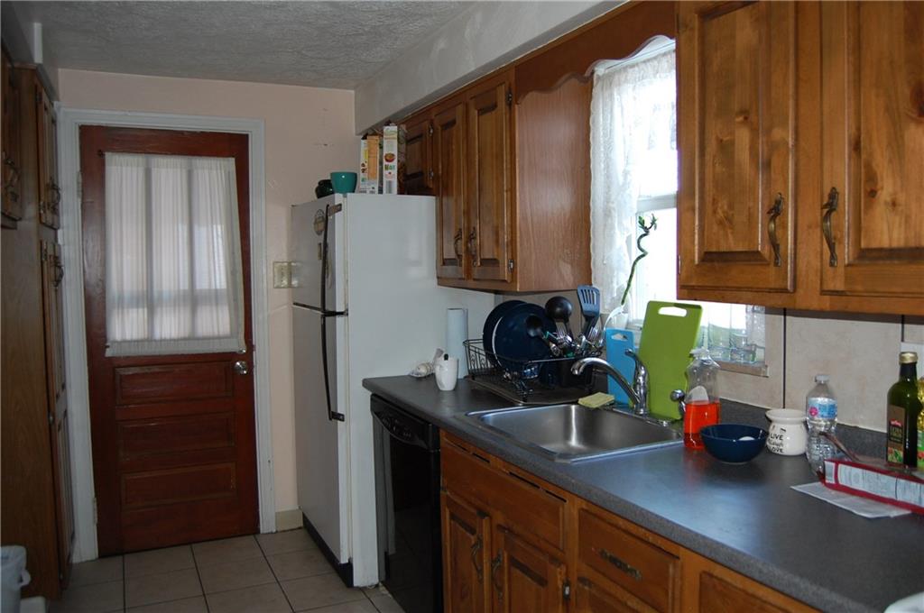 627 Cascade Road Pittsburgh, PA 15221 - Photo 12 of 25 Kitchen