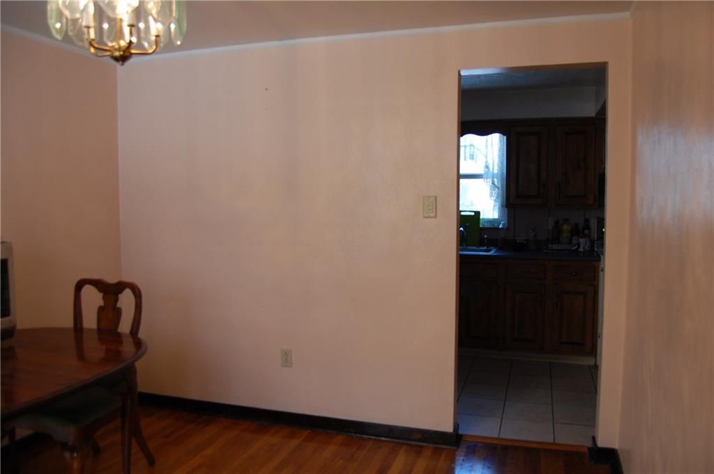 627 Cascade Road Pittsburgh, PA 15221 - Photo 7 of 25 Dining room