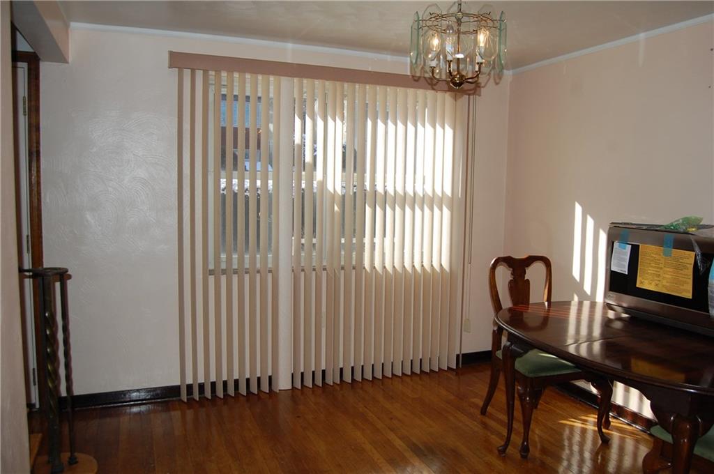 627 Cascade Road Pittsburgh, PA 15221 - Photo 8 of 25 Dining room