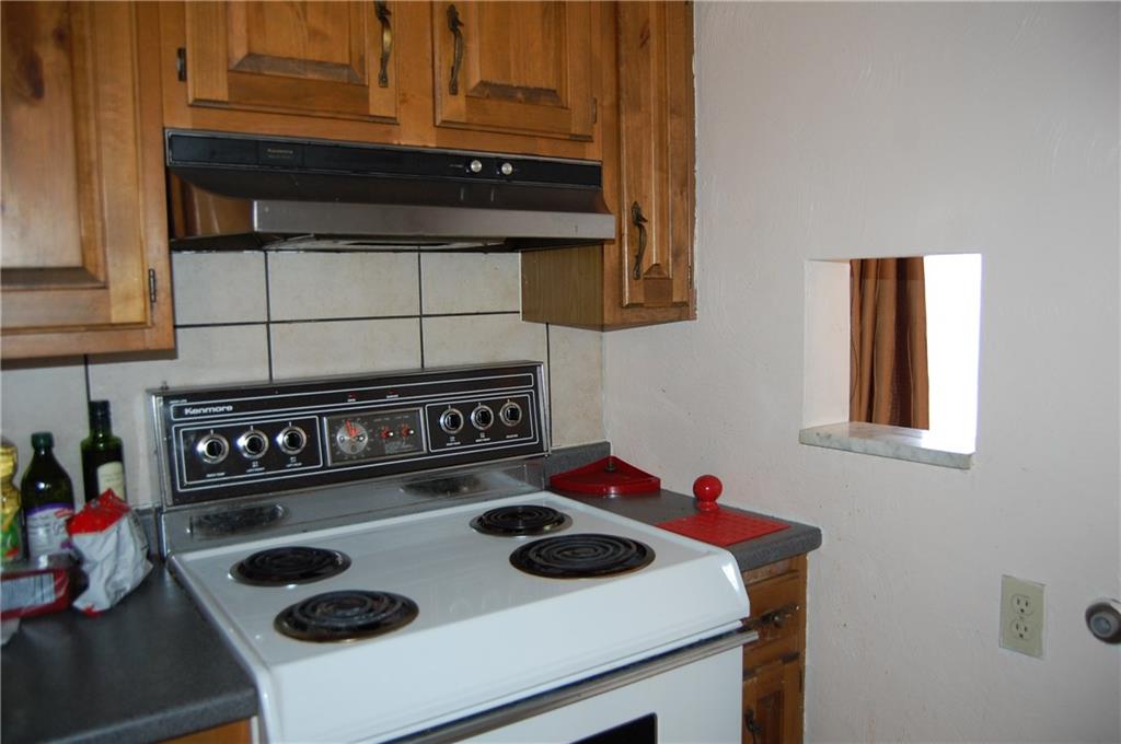627 Cascade Road Pittsburgh, PA 15221 - Photo 10 of 25 Kitchen