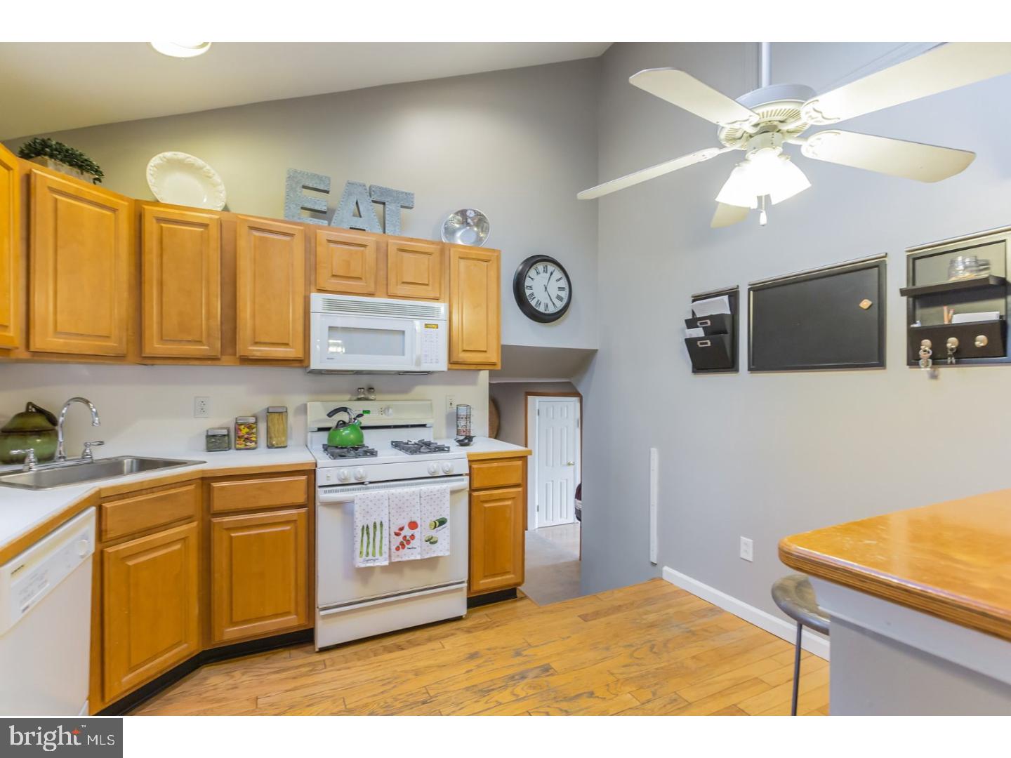 879 Morefield Road Philadelphia, PA 19115 - Photo 11 of 25 Kitchen