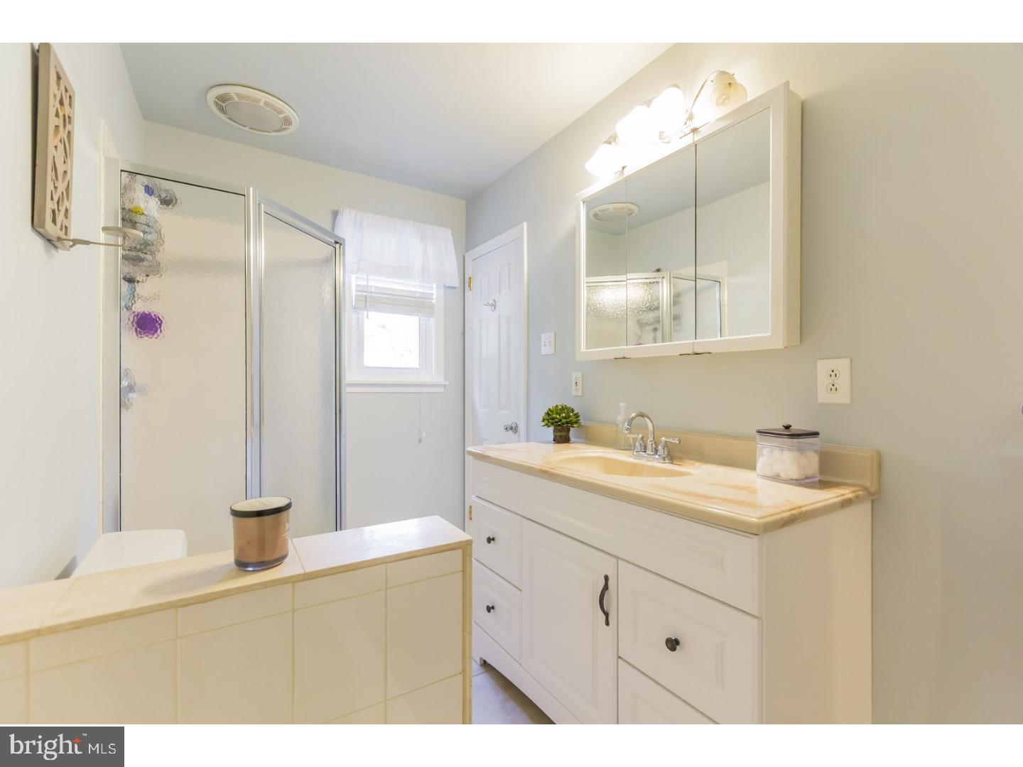 879 Morefield Road Philadelphia, PA 19115 - Photo 21 of 25 Bathroom