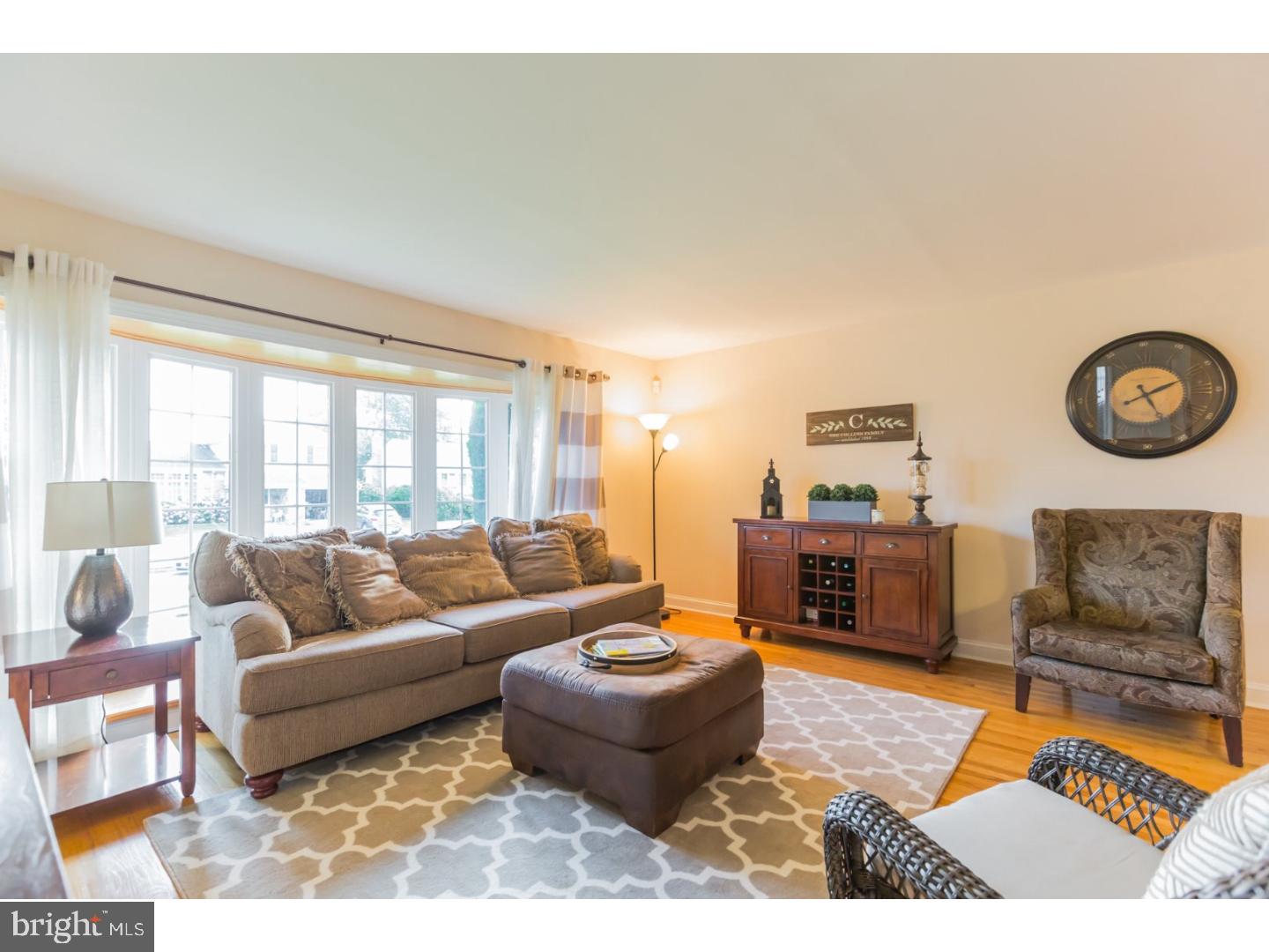879 Morefield Road Philadelphia, PA 19115 - Photo 6 of 25 Living Room