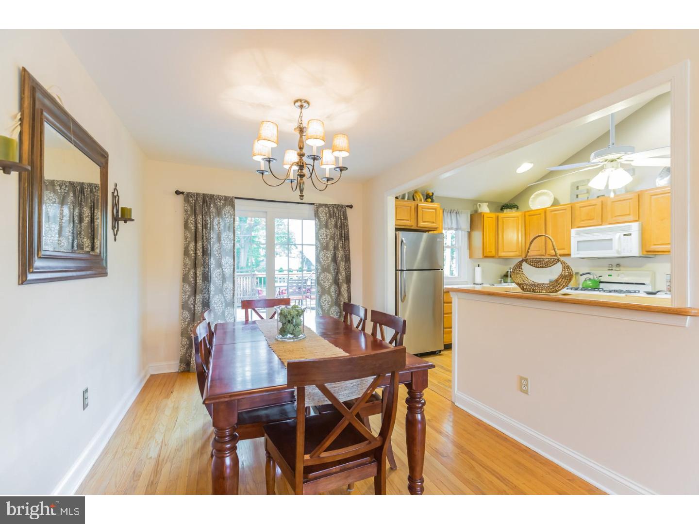 879 Morefield Road Philadelphia, PA 19115 - Photo 7 of 25 Dining Room